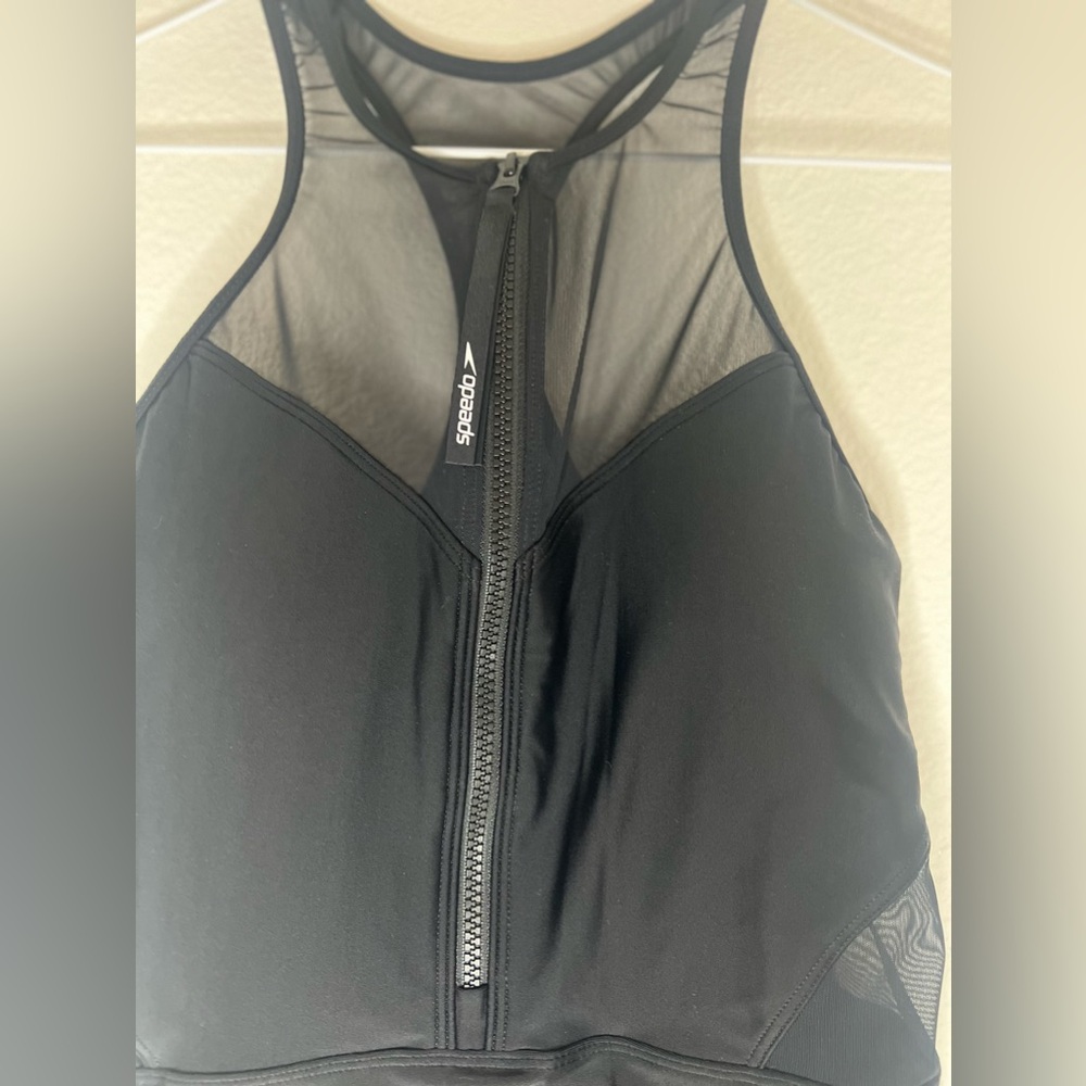 Speedo black one piece swimsuit size 8 nwt.